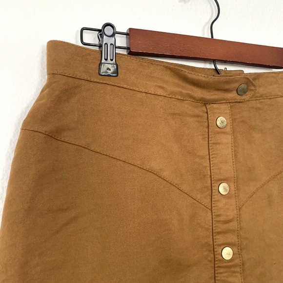 H&M Brown Suede Button Front Mini Skirt - Picture 3 of 8